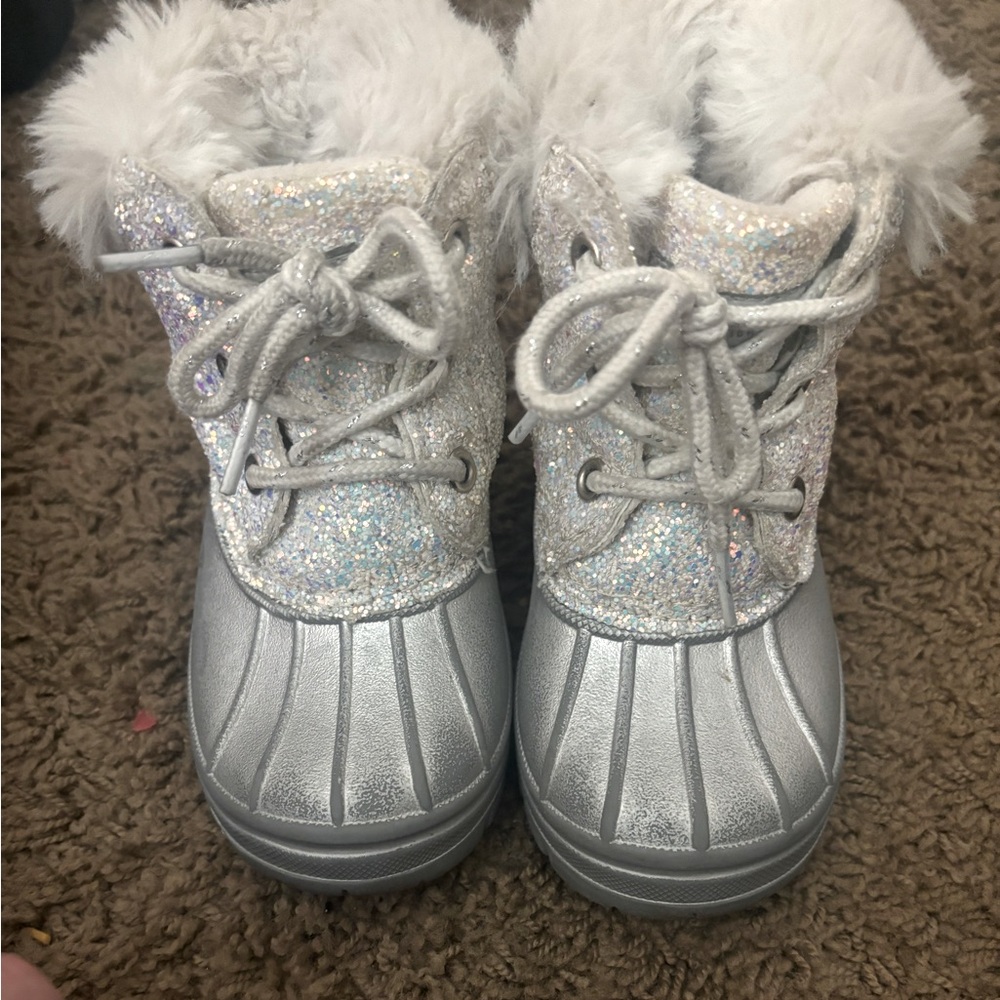 9T London Fogg white furry boots